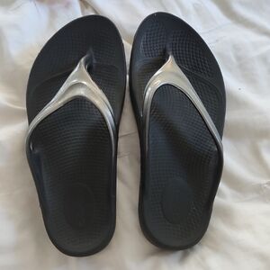 Oofos Sleek Black and Silver Women's Flip Flops